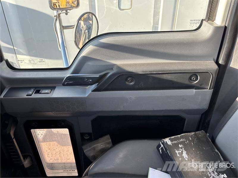 Mack Pinnacle 6x4 T/A Sleeper Truck Tractor Trekkvogner