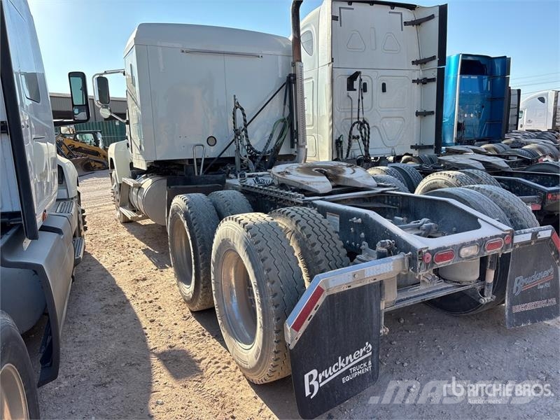 Mack Pinnacle 6x4 T/A Sleeper Truck Tractor Trekkvogner