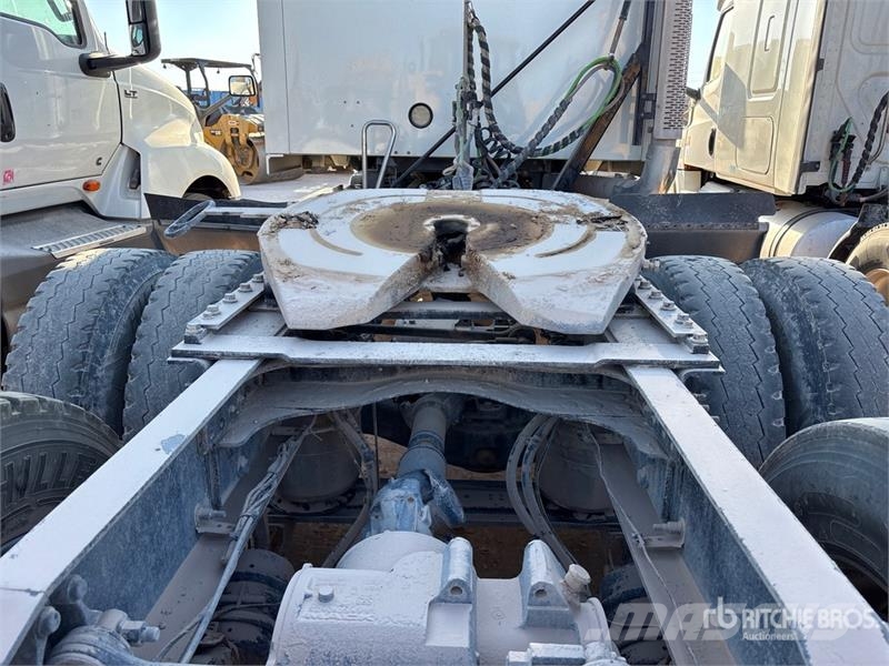 Mack Pinnacle 6x4 T/A Sleeper Truck Tractor Trekkvogner