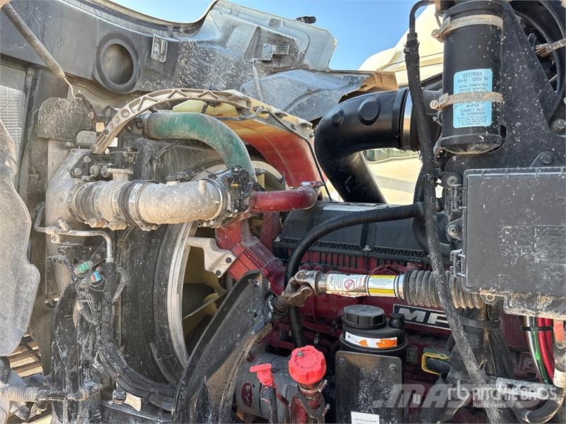 Mack Pinnacle 6x4 T/A Sleeper Truck Tractor Trekkvogner