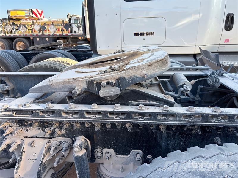 Mack Pinnacle 6x4 T/A Sleeper Truck Tractor Trekkvogner