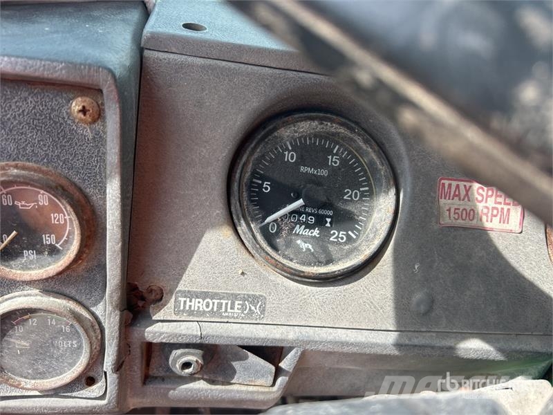 Mack R685ST Kombiji / vakuumski kamioni