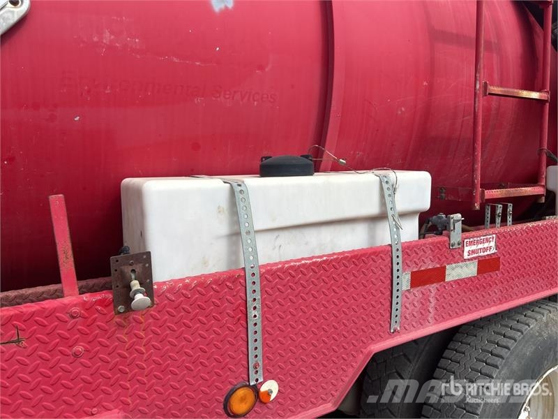 Mack R685ST Kombiji / vakuumski kamioni