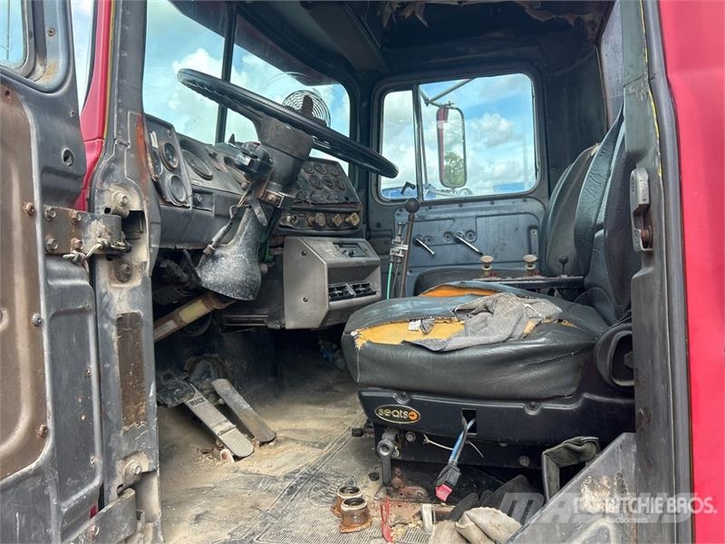 Mack R685ST Kombiji / vakuumski kamioni