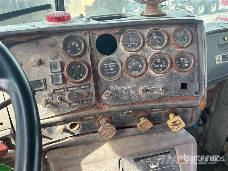 Mack R685ST Kombiji / vakuumski kamioni
