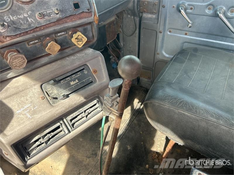 Mack R685ST Kombiji / vakuumski kamioni
