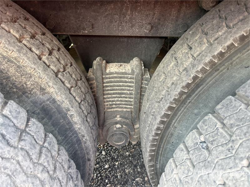 Mack R685ST Kombiji / vakuumski kamioni
