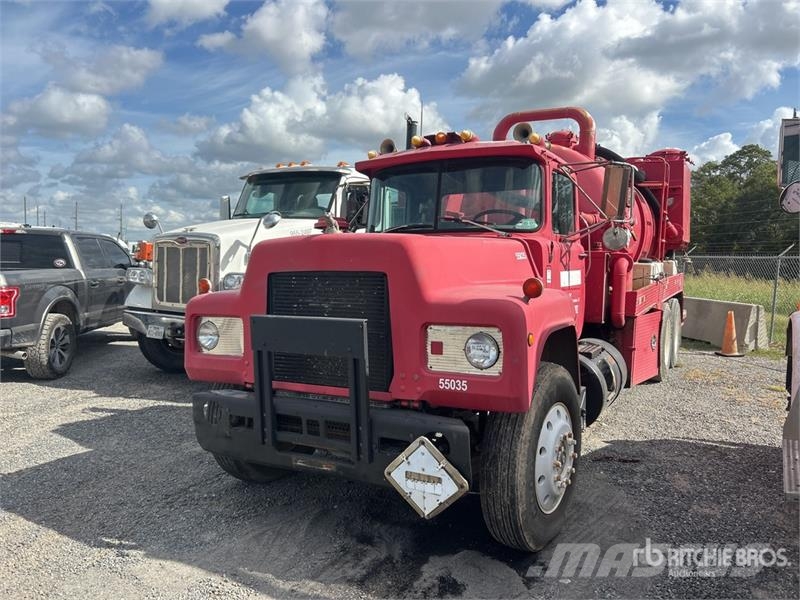 Mack R685ST Kombiji / vakuumski kamioni
