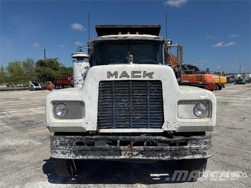 Mack R686ST Kipper