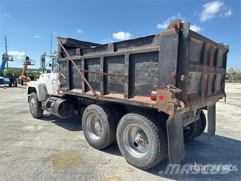 Mack R686ST Kipper