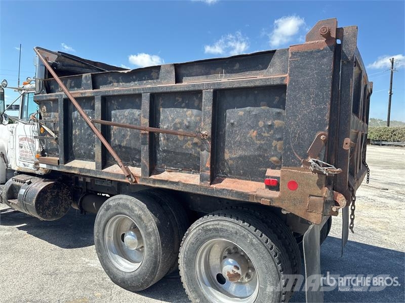 Mack R686ST Kipper