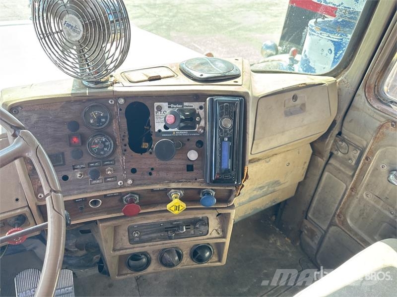 Mack R686ST Kipper