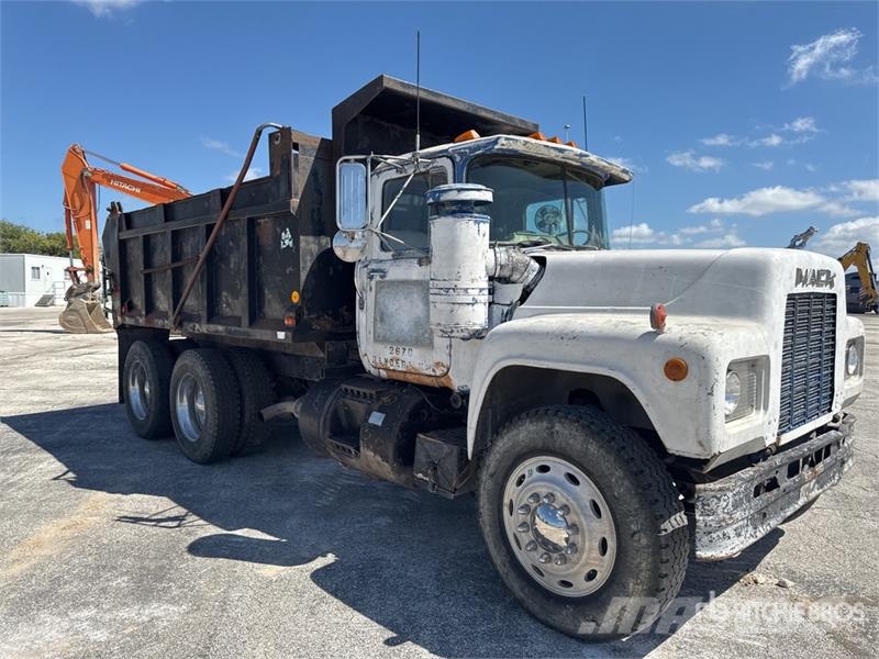 Mack R686ST Kipper