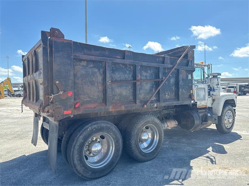 Mack R686ST Kipper