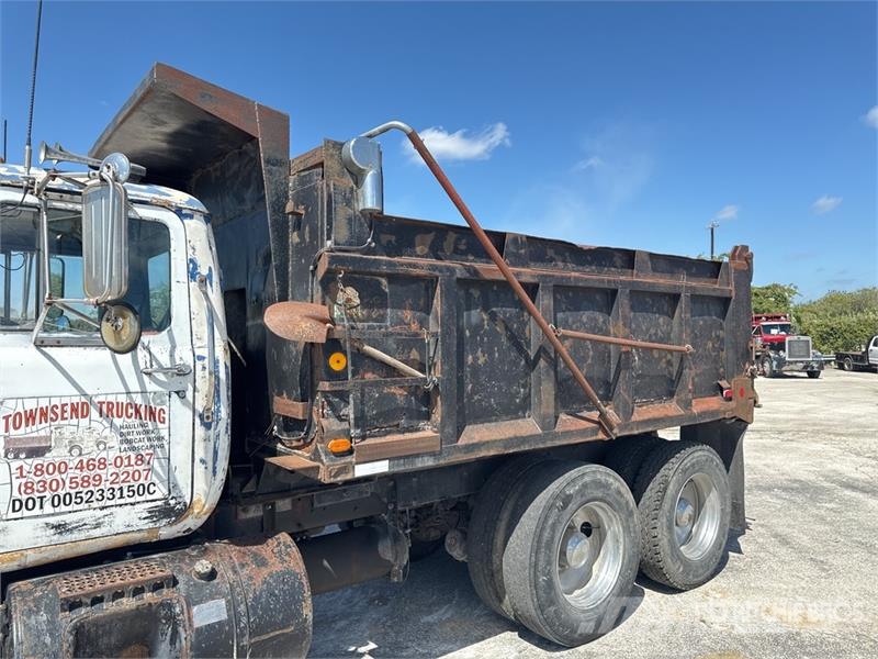 Mack R686ST Kipper