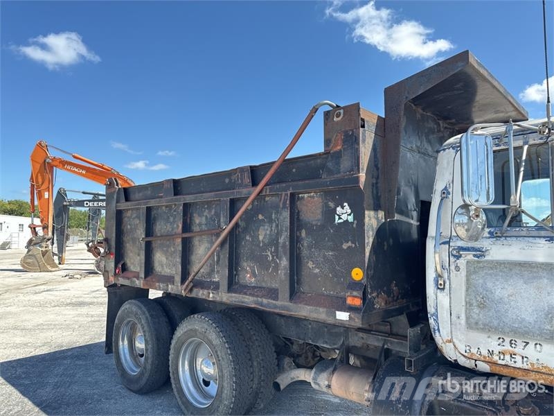 Mack R686ST Kipper