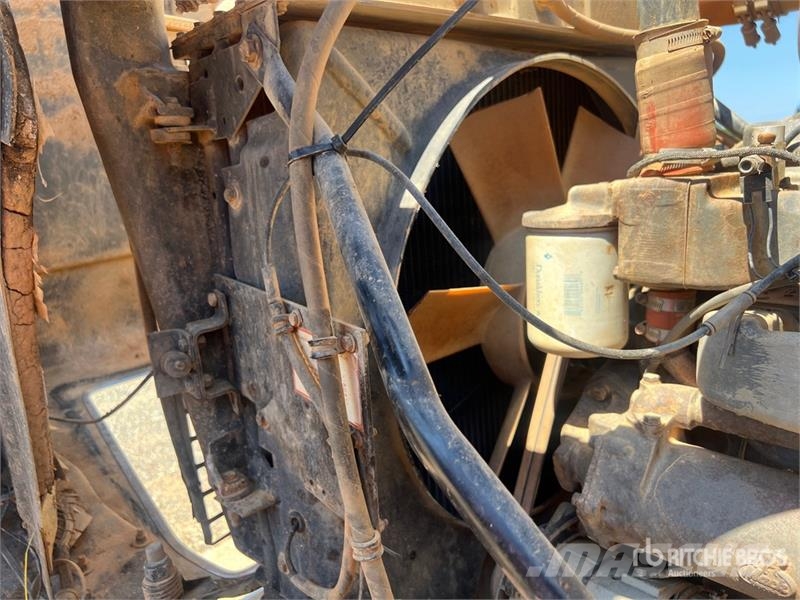 Mack R688ST Vesisäiliöautot