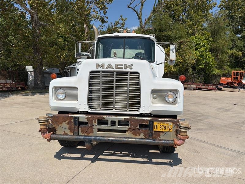 Mack R690ST 6x4 Water Truck 水罐车