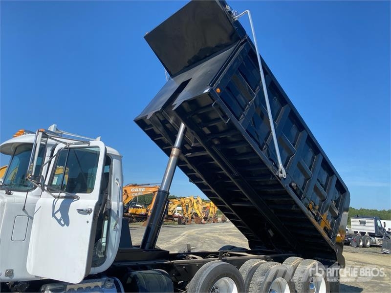 Mack RD688S 傾卸式卡車