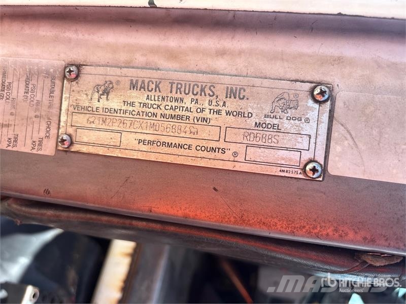 Mack RD688S Skip loader