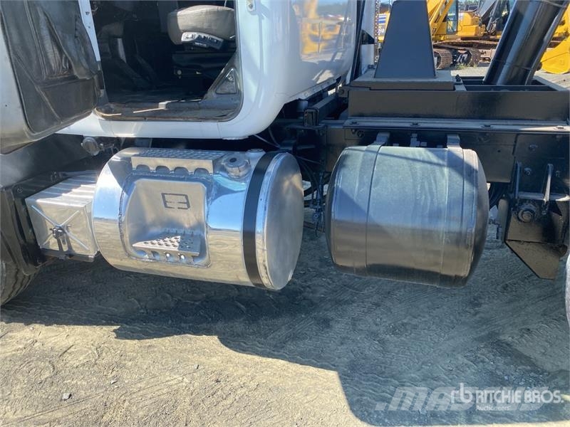 Mack RD688S 傾卸式卡車