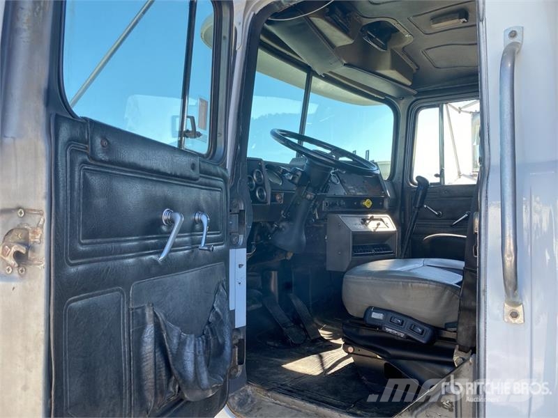 Mack RD688S 傾卸式卡車