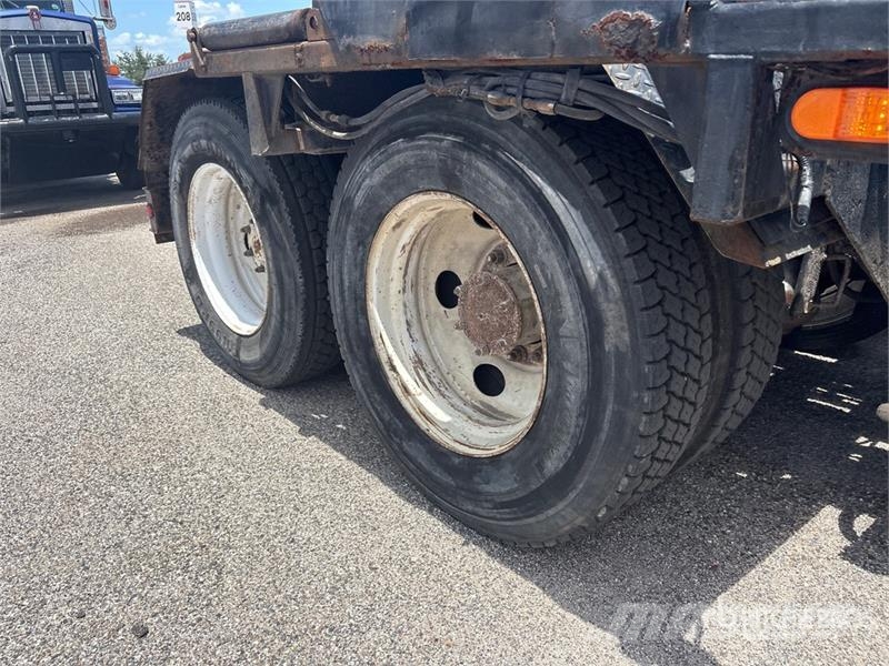 Mack RD688S Skip loader