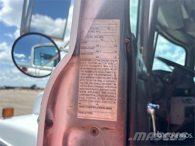 Mack RD688S Skip loader