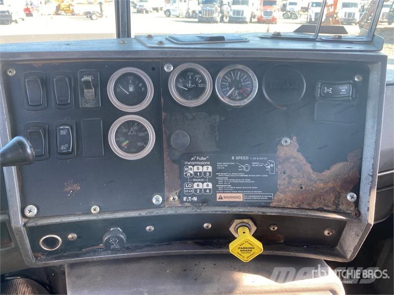 Mack RD688S 傾卸式卡車