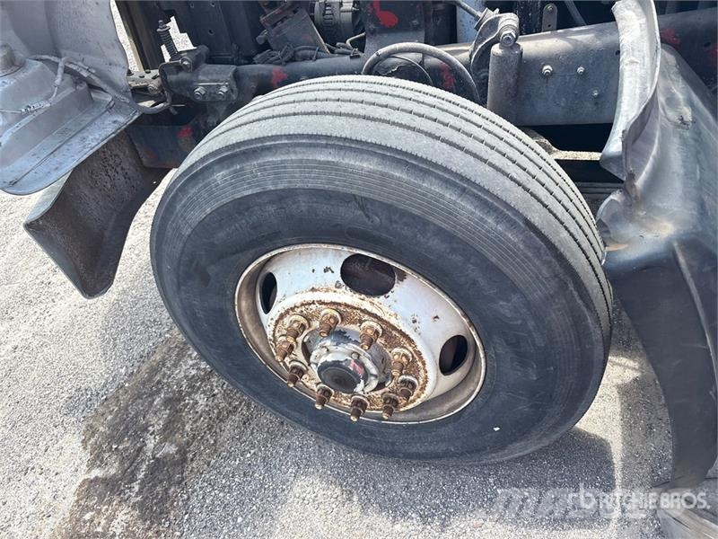 Mack RD688S Skip loader