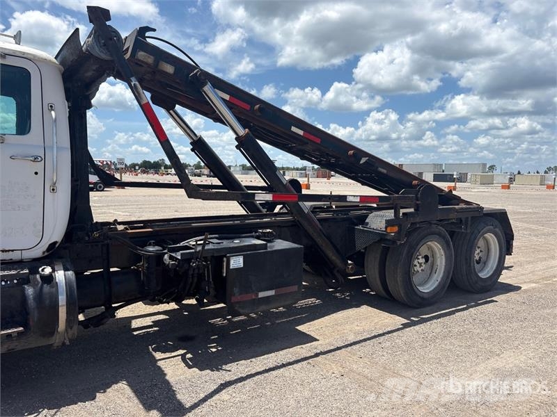 Mack RD688S Skip loader