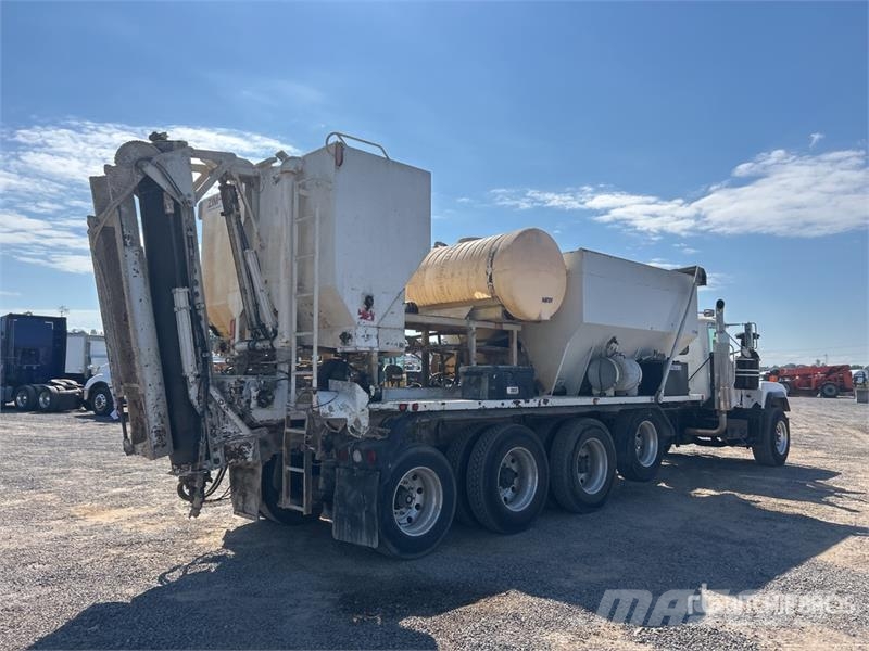 Mack RD688S 10x4 Volumetric Mixer Truck ミキサー車
