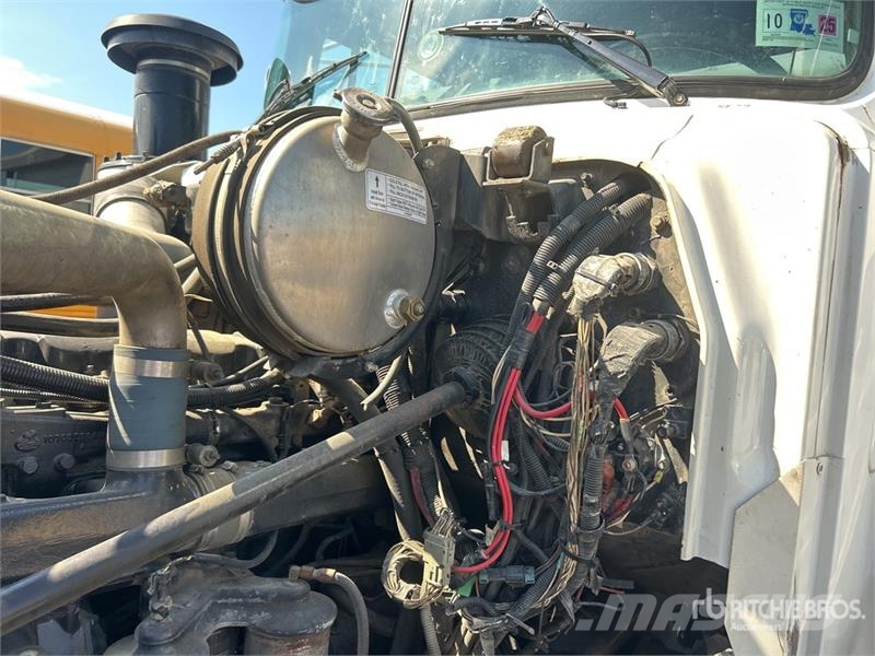 Mack RD688S 10x4 Volumetric Mixer Truck ミキサー車