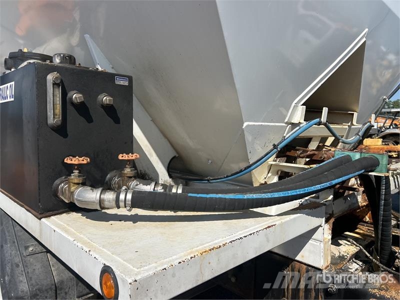 Mack RD688S 10x4 Volumetric Mixer Truck ミキサー車
