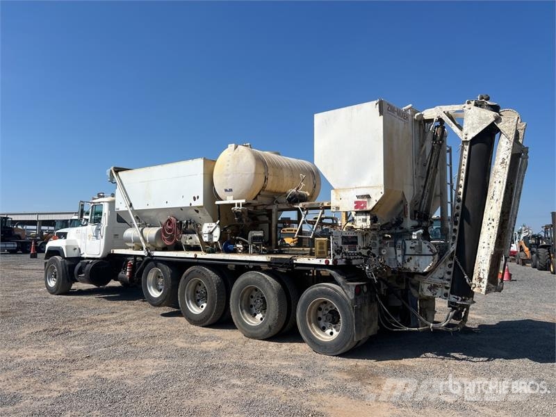 Mack RD688S 10x4 Volumetric Mixer Truck ミキサー車