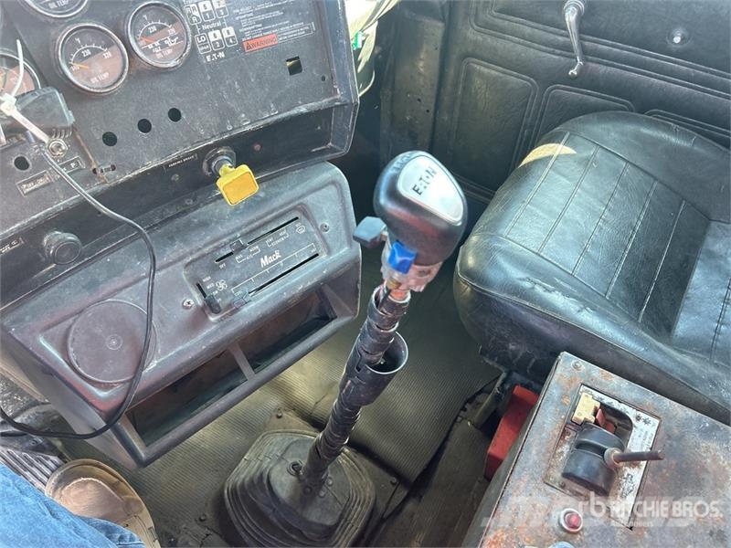 Mack RD688S 12x4 Simple 16 Five Axle Dump Truck Tippbil