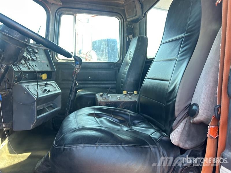 Mack RD688S 12x4 Simple 16 Five Axle Dump Truck Tippbil