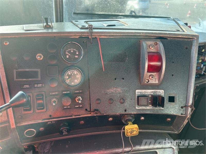 Mack RD690S 8x4 Mixer Truck Betonvedēji