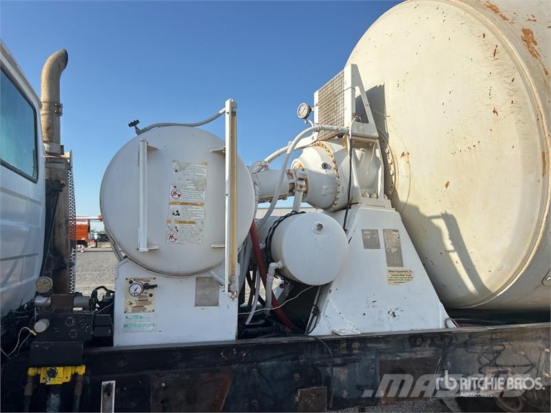 Mack RD690S 8x4 Mixer Truck Betonvedēji