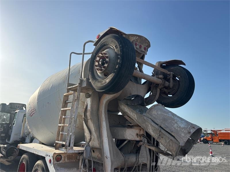 Mack RD690S 8x4 Mixer Truck Betonvedēji