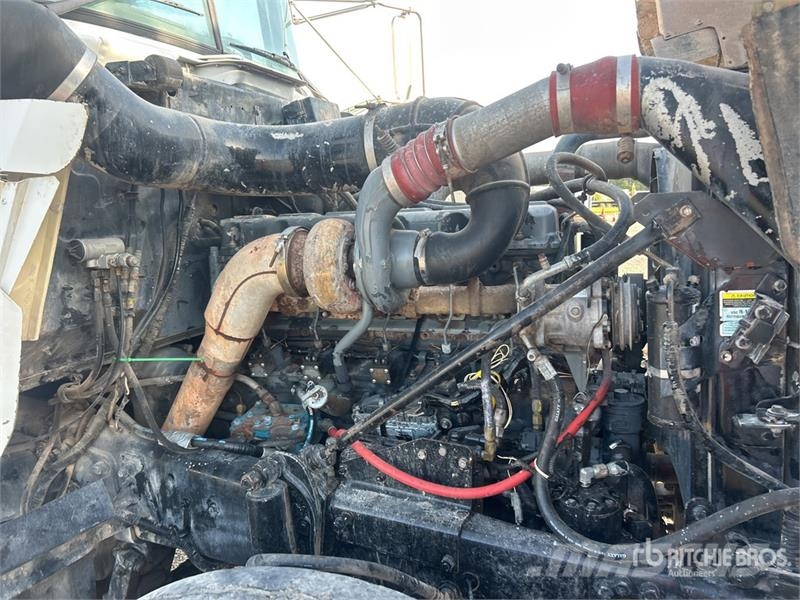 Mack RD690S 8x4 Mixer Truck Betonvedēji