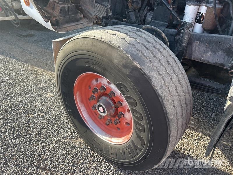 Mack RD690S 8x4 Mixer Truck Betonvedēji