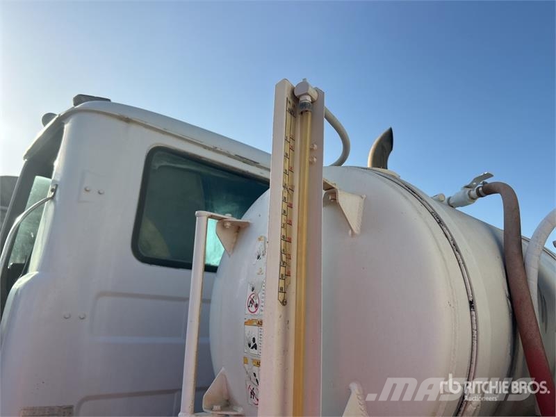 Mack RD690S 8x4 Mixer Truck Betonvedēji