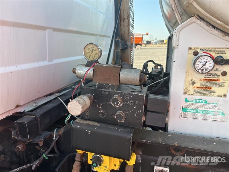 Mack RD690S 8x4 Mixer Truck Betonvedēji