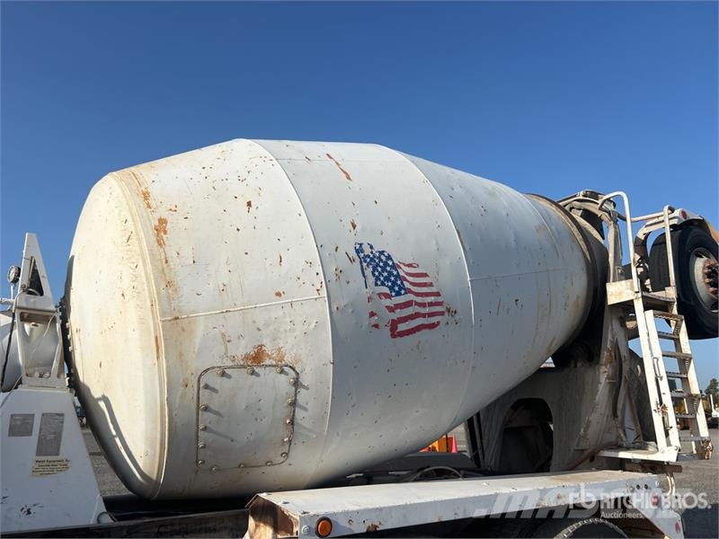 Mack RD690S 8x4 Mixer Truck Betonvedēji