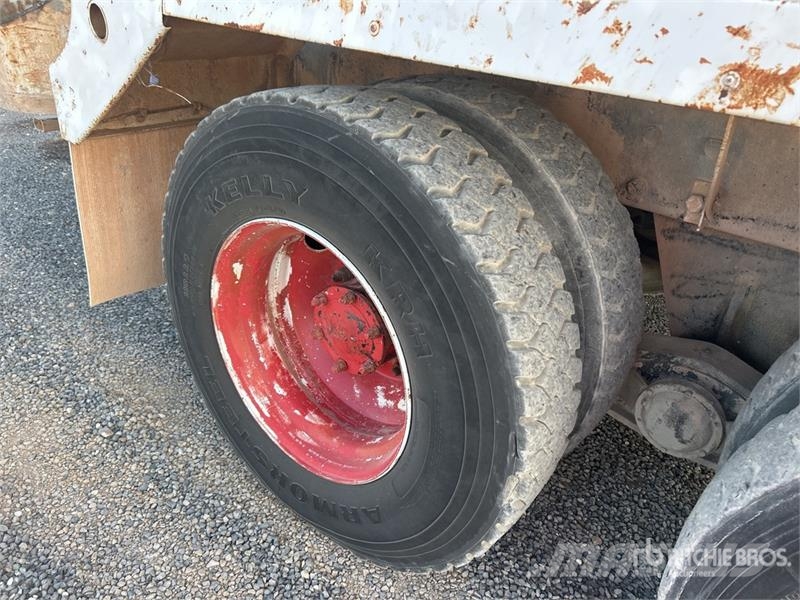 Mack RD690S 8x4 Mixer Truck Betonvedēji