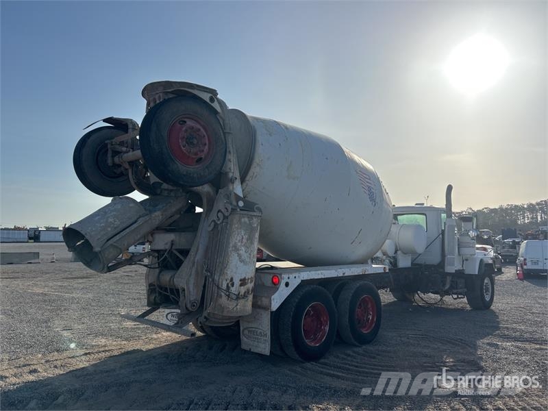 Mack RD690S 8x4 Mixer Truck Betonvedēji