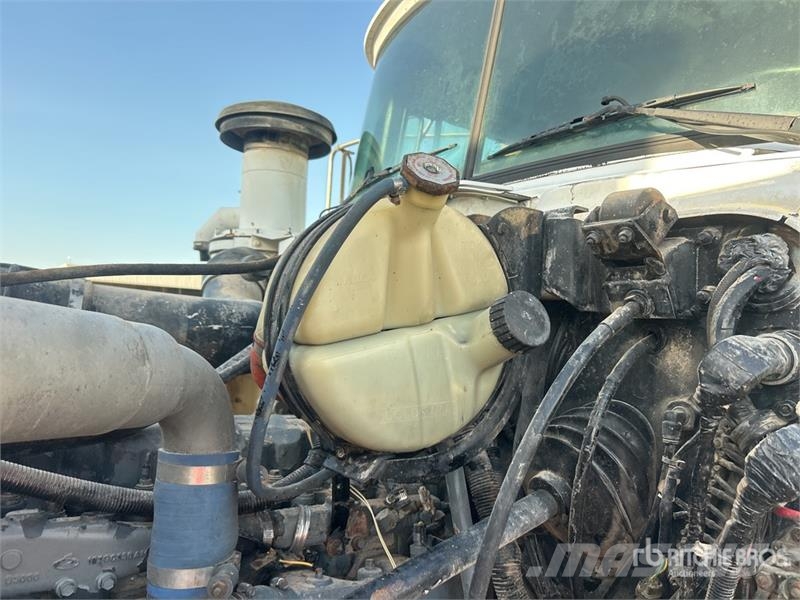 Mack RD690S 8x4 Mixer Truck Betonvedēji