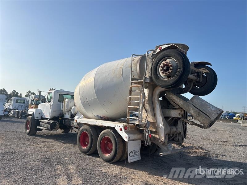Mack RD690S 8x4 Mixer Truck Betonvedēji