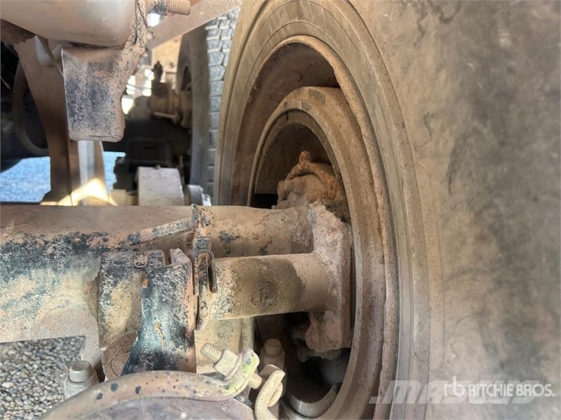 Mack RD690S 8x4 Mixer Truck Betonvedēji